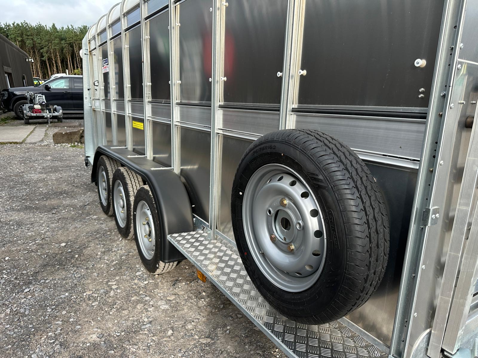 2707 trailer (4).jpg